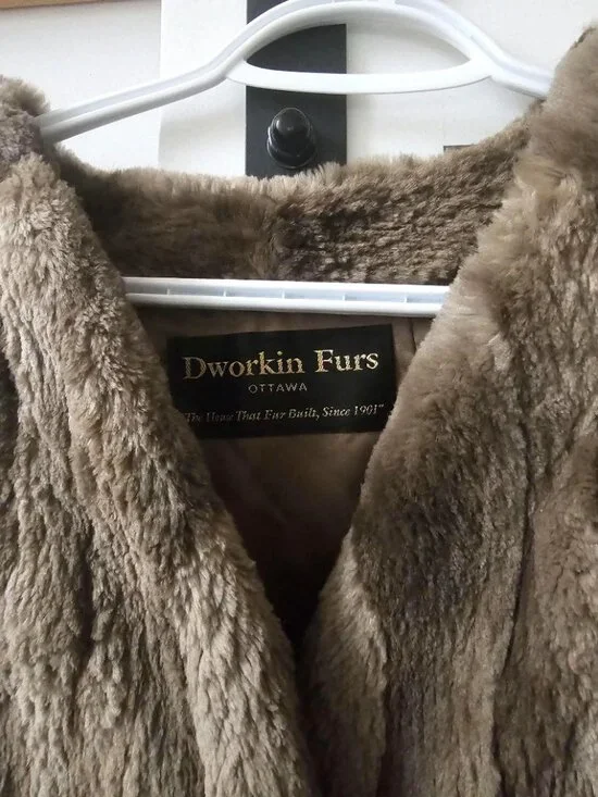 Luxurious Long Sheared Beaver Fur Vest - Made in Canada - Picture 2 of 8